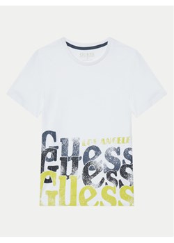 Guess T-Shirt L5RI12 K8HM4 Biały Regular Fit ze sklepu MODIVO w kategorii T-shirty chłopięce - zdjęcie 181191373