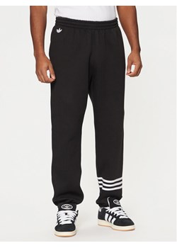 adidas Spodnie dresowe Neuclassics JC9903 Czarny Loose Fit ze sklepu MODIVO w kategorii Spodnie męskie - zdjęcie 181191914