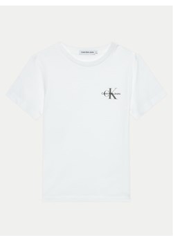 Calvin Klein Jeans T-Shirt Monogram IU0IU00624 D Biały Regular Fit ze sklepu MODIVO w kategorii T-shirty chłopięce - zdjęcie 181191940