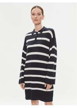 Tommy Hilfiger Sukienka dzianinowa WW0WW39931 Granatowy Relaxed Fit ze sklepu MODIVO w kategorii Sukienki - zdjęcie 181192072