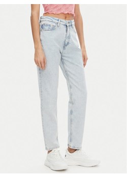 HUGO Jeansy Noe 50520613 Błękitny Mom Fit ze sklepu MODIVO w kategorii Jeansy damskie - zdjęcie 181192491