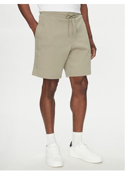 Michael Kors Szorty sportowe CR552G15MF Beżowy Regular Fit ze sklepu MODIVO w kategorii Spodenki męskie - zdjęcie 181193364
