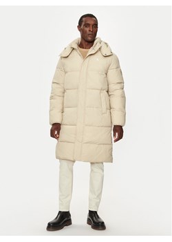 Calvin Klein Jeans Kurtka zimowa Essentials J30J326109 Beżowy Regular Fit ze sklepu MODIVO w kategorii Kurtki męskie - zdjęcie 181193574
