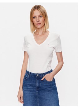 Tommy Hilfiger T-Shirt Cody WW0WW37873 Écru Slim Fit ze sklepu MODIVO w kategorii Bluzki damskie - zdjęcie 181193833