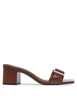 Calvin Klein Klapki Heel Mule 50 W/Buckle - Lth HW0HW02478 Brązowy - id: 0000304831409 - marki Calvin Klein - 181194031 Calvin Klein Klapki Heel Mule 50 W/Buckle - Lth HW0HW02478 Brązowy ze sklepu MODIVO w kategorii Klapki damskie - zdjęcie 181194031