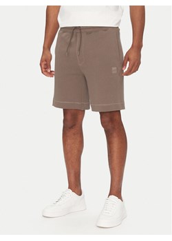 BOSS Szorty sportowe Sewalk 50511726 Beżowy Regular Fit ze sklepu MODIVO w kategorii Spodenki męskie - zdjęcie 181194040