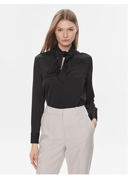 Calvin Klein Bluzka K20K206890 Czarny Regular Fit - id: 0000303109356 - marki Calvin Klein - 181195330 Calvin Klein Bluzka K20K206890 Czarny Regular Fit ze sklepu MODIVO w kategorii Bluzki damskie - zdjęcie 181195330