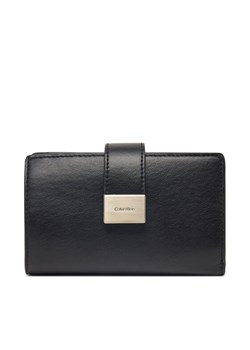 Calvin Klein Portfel damski Hardware Snap Medium Bifold K60K612961 Czarny ze sklepu MODIVO w kategorii Portfele damskie - zdjęcie 181195382