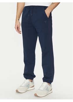 Guess Spodnie dresowe Z5GB06 K6ZS1 Granatowy Regular Fit - id: 0000304863783 - marki Guess - 181195491 Guess Spodnie dresowe Z5GB06 K6ZS1 Granatowy Regular Fit ze sklepu MODIVO w kategorii Spodnie męskie - zdjęcie 181195491