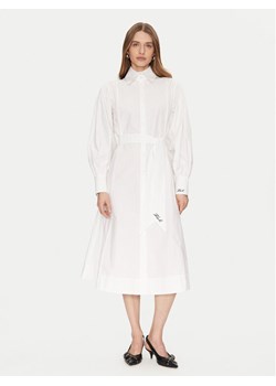 KARL LAGERFELD Sukienka koszulowa A1W13018 Biały Regular Fit ze sklepu MODIVO w kategorii Sukienki - zdjęcie 181196191