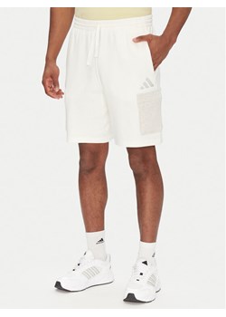 adidas Szorty sportowe ALL SZN French Terry Colorblock JN9483 Biały Regular Fit ze sklepu MODIVO w kategorii Spodenki męskie - zdjęcie 181196541