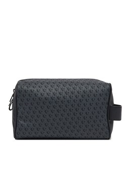 Calvin Klein Jeans Kosmetyczka Matte Aop Dopp Kit LV04G1064G Czarny ze sklepu MODIVO w kategorii Kosmetyczki - zdjęcie 181196600