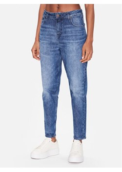 Mustang Jeansy Charlotte 1013597 Granatowy Mom Fit ze sklepu MODIVO w kategorii Jeansy damskie - zdjęcie 181196833