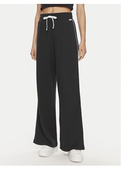 Tommy Hilfiger Spodnie dresowe UW0UW05237 Granatowy Relaxed Fit ze sklepu MODIVO w kategorii Spodnie damskie - zdjęcie 181196864