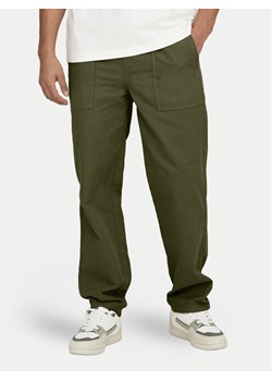 Only & Sons Spodnie materiałowe Sinus 22030239 Zielony Loose Fit - id: 0000304493416 - marki Only & Sons - 181197221 Only & Sons Spodnie materiałowe Sinus 22030239 Zielony Loose Fit ze sklepu MODIVO w kategorii Spodnie męskie - zdjęcie 181197221