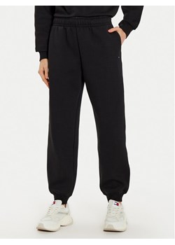 Tommy Hilfiger Spodnie dresowe Essential WW0WW45966 Czarny Regular Fit ze sklepu MODIVO w kategorii Spodnie damskie - zdjęcie 181197301