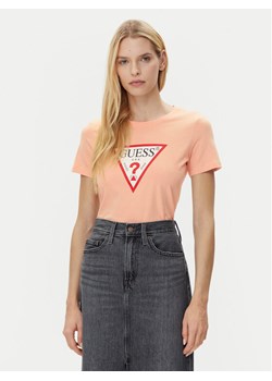 Guess T-Shirt W1YI1B I3Z14 Koralowy Regular Fit ze sklepu MODIVO w kategorii Bluzki damskie - zdjęcie 181197463