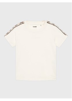 Guess T-Shirt J3RI47 I3Z14 Écru Regular Fit ze sklepu MODIVO w kategorii T-shirty chłopięce - zdjęcie 181198383