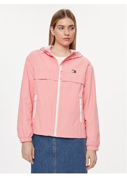 Tommy Jeans Wiatrówka Chicago DW0DW17747 Różowy Regular Fit ze sklepu MODIVO w kategorii Kurtki damskie - zdjęcie 181199390