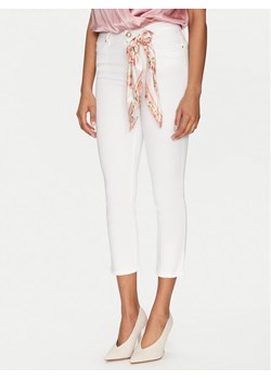 Guess Jeansy W5GA91 W93CM Biały Skinny Fit ze sklepu MODIVO w kategorii Jeansy damskie - zdjęcie 181199512
