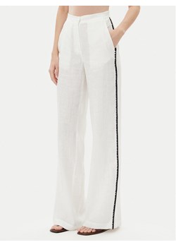 ICONA Spodnie materiałowe RP5LE005 Biały Relaxed Fit ze sklepu MODIVO w kategorii Spodnie damskie - zdjęcie 181199650