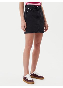 Tommy Jeans Spódnica jeansowa DW0DW21275 Czarny Mom Fit ze sklepu MODIVO w kategorii Spódnice - zdjęcie 181199850