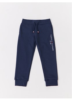 Tommy Hilfiger Spodnie dresowe Essential KS0KS00214C87 M Granatowy Regular Fit ze sklepu MODIVO w kategorii Spodnie chłopięce - zdjęcie 181200793