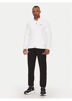 EA7 Emporio Armani Dres 7M000130 AF12501 M0003 Biały Regular Fit - id: 0000304781209 - marki Emporio Armani - 181201152 EA7 Emporio Armani Dres 7M000130 AF12501 M0003 Biały Regular Fit ze sklepu MODIVO w kategorii Dresy męskie - zdjęcie 181201152