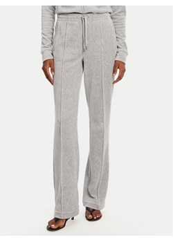 Juicy Couture Spodnie dresowe Tina JCAPW045 Szary Regular Fit ze sklepu MODIVO w kategorii Spodnie damskie - zdjęcie 181201703
