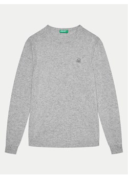 United Colors Of Benetton Sweter 1032C106W Szary Regular Fit ze sklepu MODIVO w kategorii Swetry chłopięce - zdjęcie 181202514