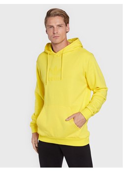 adidas Bluza Trefoil Series Street HK2791 Żółty Regular Fit ze sklepu MODIVO w kategorii Bluzy męskie - zdjęcie 181202852