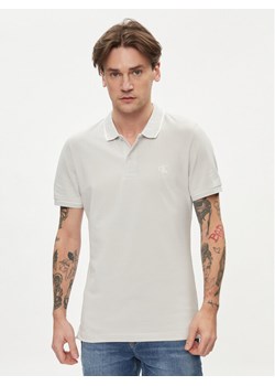 Calvin Klein Jeans Polo J30J315603 Szary Slim Fit ze sklepu MODIVO w kategorii T-shirty męskie - zdjęcie 181203144