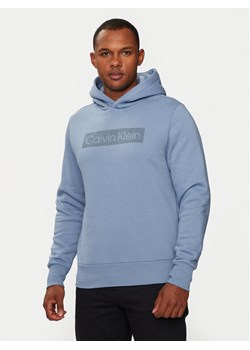 Calvin Klein Bluza Striped Logo K10K113552 Niebieski Regular Fit ze sklepu MODIVO w kategorii Bluzy męskie - zdjęcie 181204752