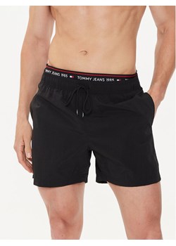 Tommy Hilfiger Szorty kąpielowe UM0UM03141 Czarny Regular Fit ze sklepu MODIVO w kategorii Kąpielówki - zdjęcie 181205034