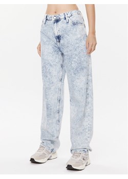 Calvin Klein Jeans Jeansy 90's J20J222211 Niebieski Straight Fit ze sklepu MODIVO w kategorii Jeansy damskie - zdjęcie 181205540