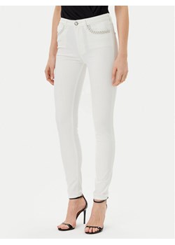 Guess Jeansy W5GA46 D5N71 Biały Skinny Fit ze sklepu MODIVO w kategorii Jeansy damskie - zdjęcie 181205673