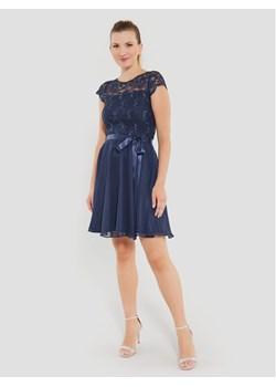 Swing Sukienka koktajlowa 77760510 Granatowy Regular Fit ze sklepu MODIVO w kategorii Sukienki - zdjęcie 181206224