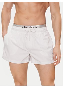 Calvin Klein Swimwear Szorty kąpielowe KM0KM00947 Biały Regular Fit ze sklepu MODIVO w kategorii Kąpielówki - zdjęcie 181206511