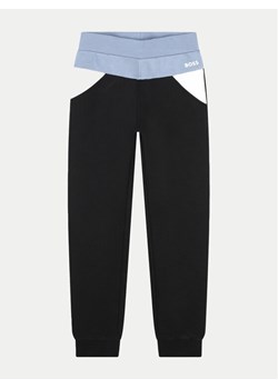 Boss Spodnie dresowe J51152 S Czarny Regular Fit ze sklepu MODIVO w kategorii Spodnie chłopięce - zdjęcie 181206882