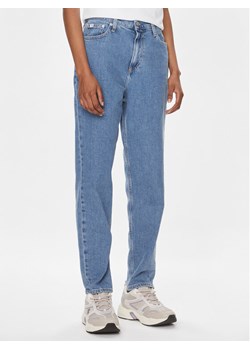 Calvin Klein Jeans Jeansy J20J221588 Niebieski Mom Fit ze sklepu MODIVO w kategorii Jeansy damskie - zdjęcie 181206911