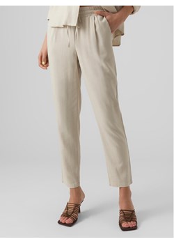 Vero Moda Spodnie materiałowe Jesmilo 10279691 Szary Regular Fit ze sklepu MODIVO w kategorii Spodnie damskie - zdjęcie 181207110
