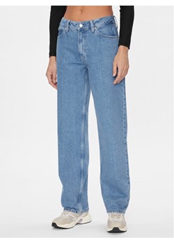 Calvin Klein Jeans Jeansy 90's J20J222440 Niebieski Relaxed Fit ze sklepu MODIVO w kategorii Jeansy damskie - zdjęcie 181207144