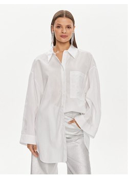 ViCOLO Koszula TB0945 Biały Relaxed Fit ze sklepu MODIVO w kategorii Koszule damskie - zdjęcie 181207642
