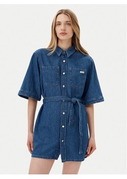 Calvin Klein Jeans Sukienka jeansowa J20J225169 Niebieski Boxy Fit ze sklepu MODIVO w kategorii Sukienki - zdjęcie 181207684