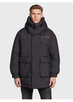 Calvin Klein Jeans Kurtka zimowa J30J321907 Czarny Relaxed Fit ze sklepu MODIVO w kategorii Kurtki męskie - zdjęcie 181207822