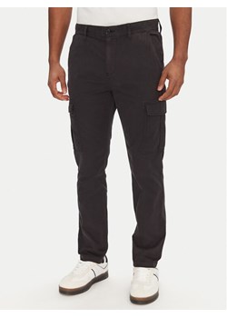 Tommy Jeans Spodnie materiałowe Austin DM0DM20281 Czarny Regular Fit ze sklepu MODIVO w kategorii Spodnie męskie - zdjęcie 181208174