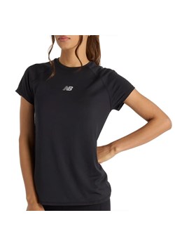 Koszulka New Balance WT51223BK - czarna ze sklepu streetstyle24.pl w kategorii Bluzki damskie - zdjęcie 181219311