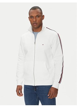 Tommy Hilfiger Bluza Global Stripe MW0MW38686 Biały Regular Fit ze sklepu MODIVO w kategorii Bluzy męskie - zdjęcie 181219441