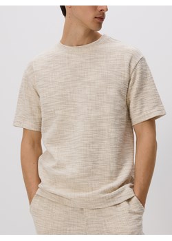 Reserved - Strukturalny t-shirt relaxed fit - beżowy ze sklepu Reserved w kategorii T-shirty męskie - zdjęcie 181221474