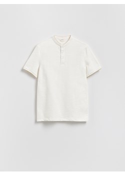 Reserved - Koszulka polo regular ze stójką - złamana biel ze sklepu Reserved w kategorii T-shirty męskie - zdjęcie 181221880